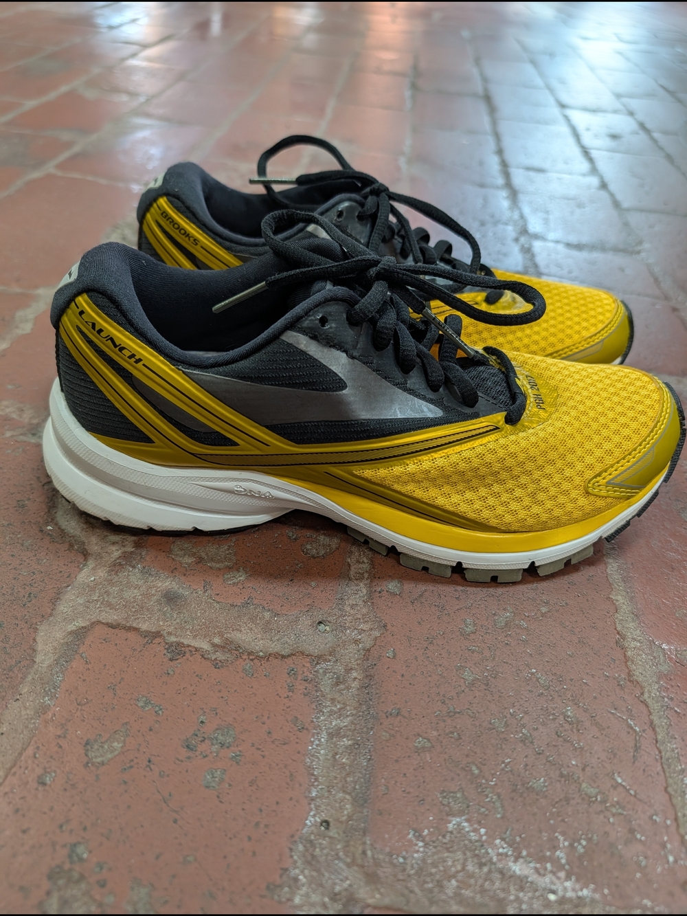Brooks Launch 4 Pittsburgh Marathon Sneakers